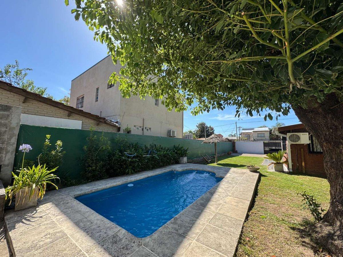 Foto de VENTA CASA CON PILETA EN VENTA - GARÍN CENTRO, imagen 2