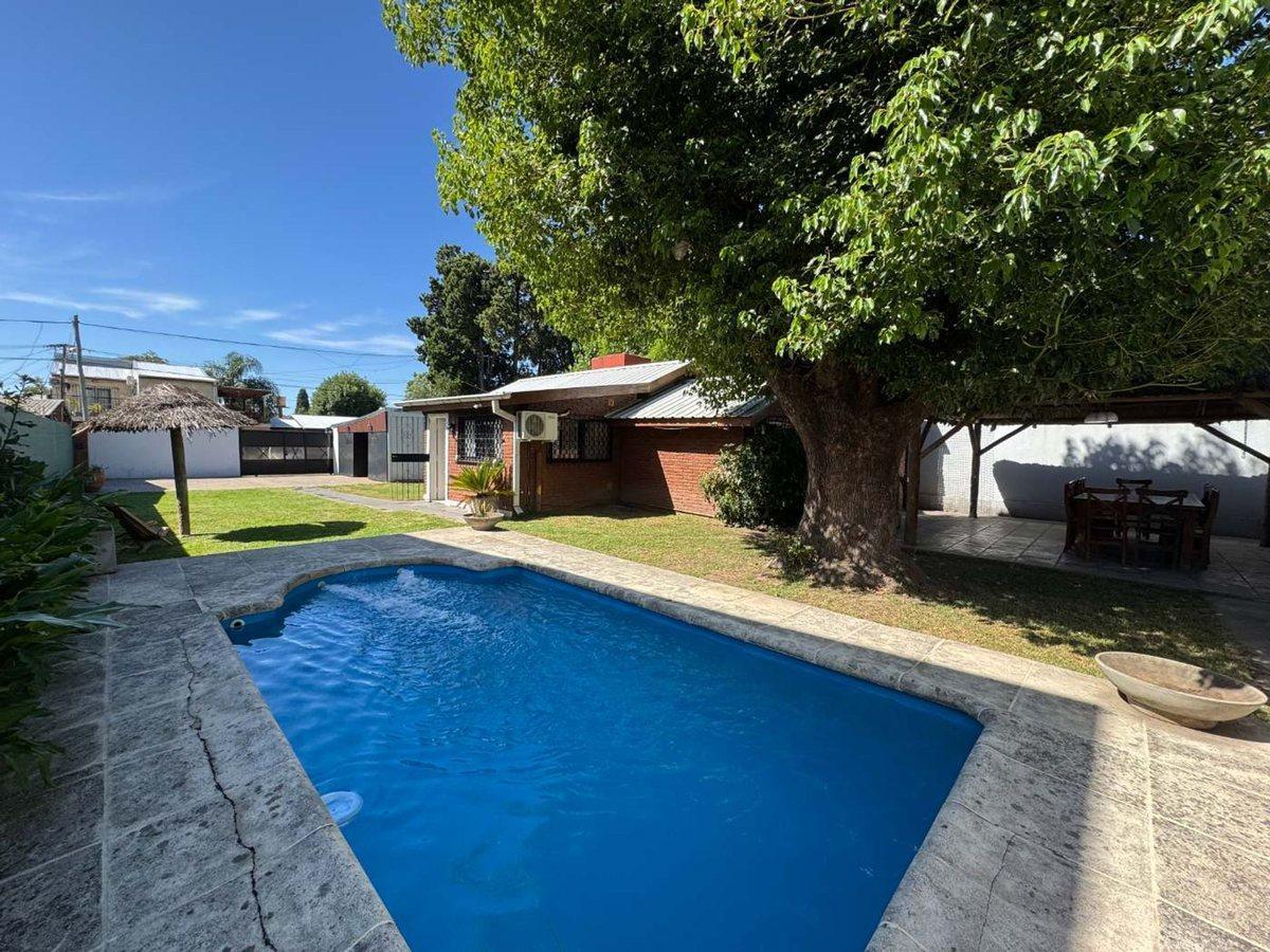 Foto de VENTA CASA CON PILETA EN VENTA - GARÍN CENTRO, imagen 1