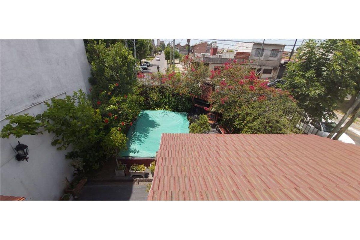 Foto de VTA CASA 2 AMB, COCHERA,TERRAZA,JARDIN,PILETA., imagen 2