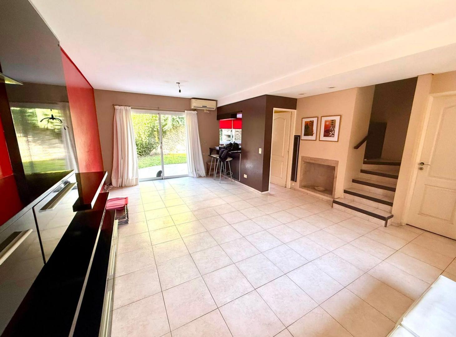 Foto de VENTA CASA - ALTOS DE ADROGUE- COCHERA- PILETA, imagen 3