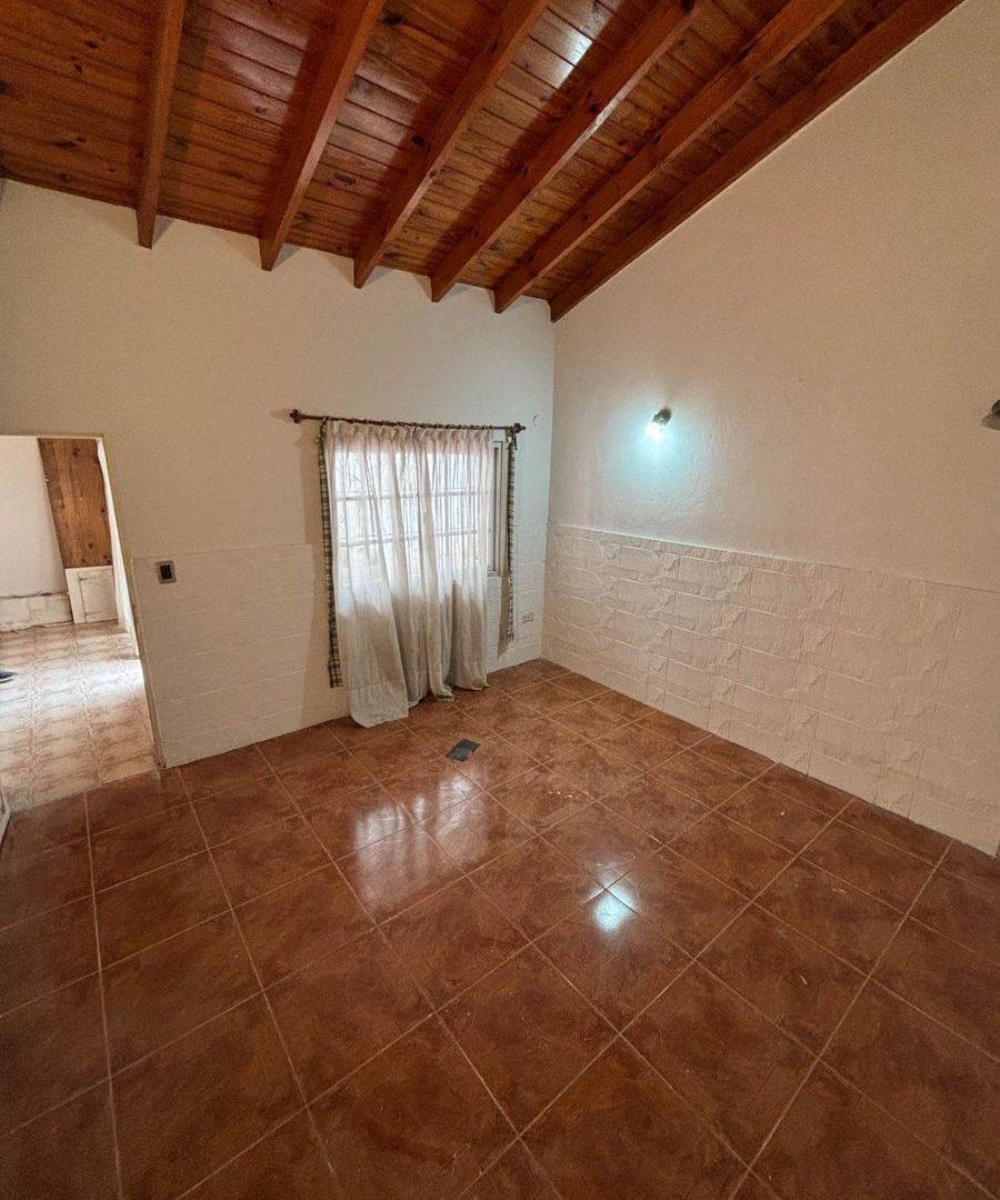 Foto de EXCELENTE CASA O 2 PH LISTOS P/HABITAR EN FLORES, imagen 2