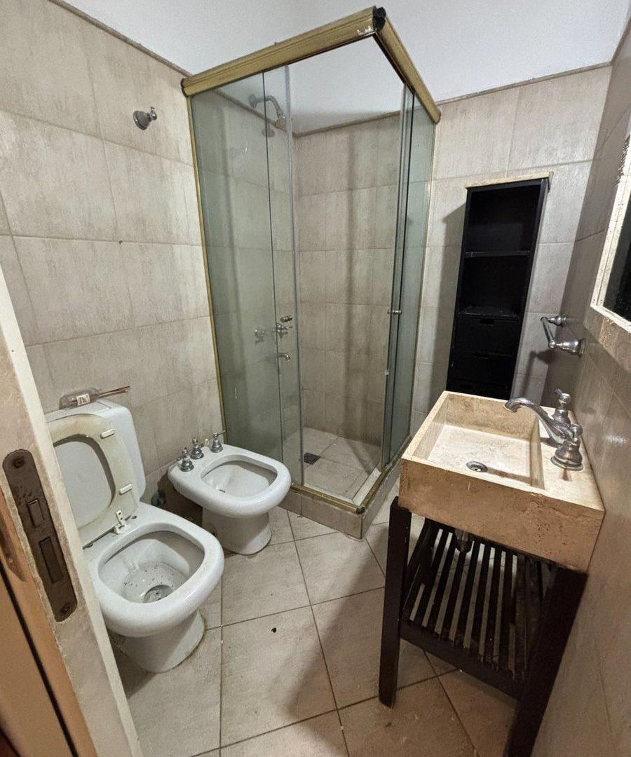 Foto de EXCELENTE CASA O 2 PH LISTOS P/HABITAR EN FLORES, imagen 4