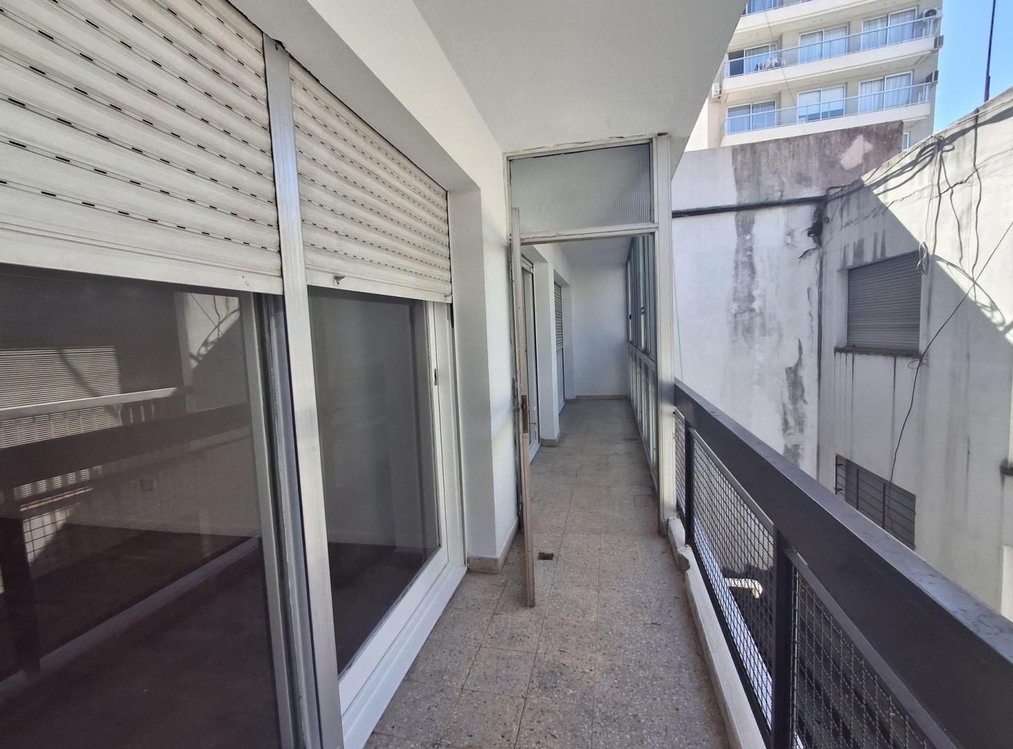 Foto de VENTA 3 AMBIENTES-BALVANERA -GRAN BALCON, imagen 2