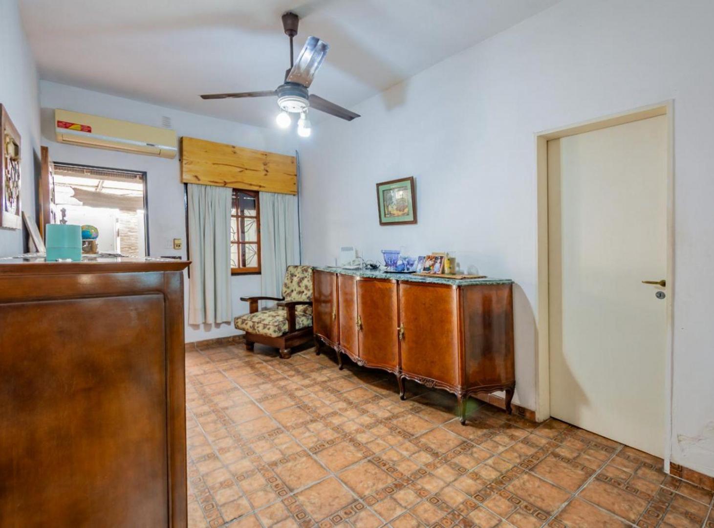 Foto de Venta Casa de 5 ambientes con parque - Merlo, imagen 3