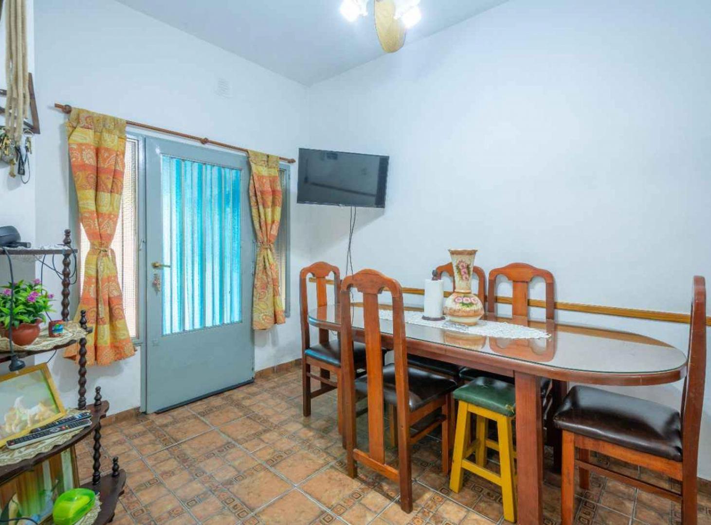 Foto de Venta Casa de 5 ambientes con parque - Merlo, imagen 2