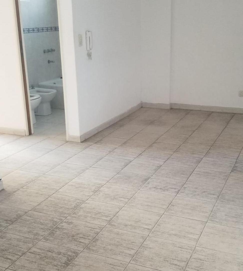 Foto de PH en venta en Lanús Oeste Excelente ubicación, imagen 2