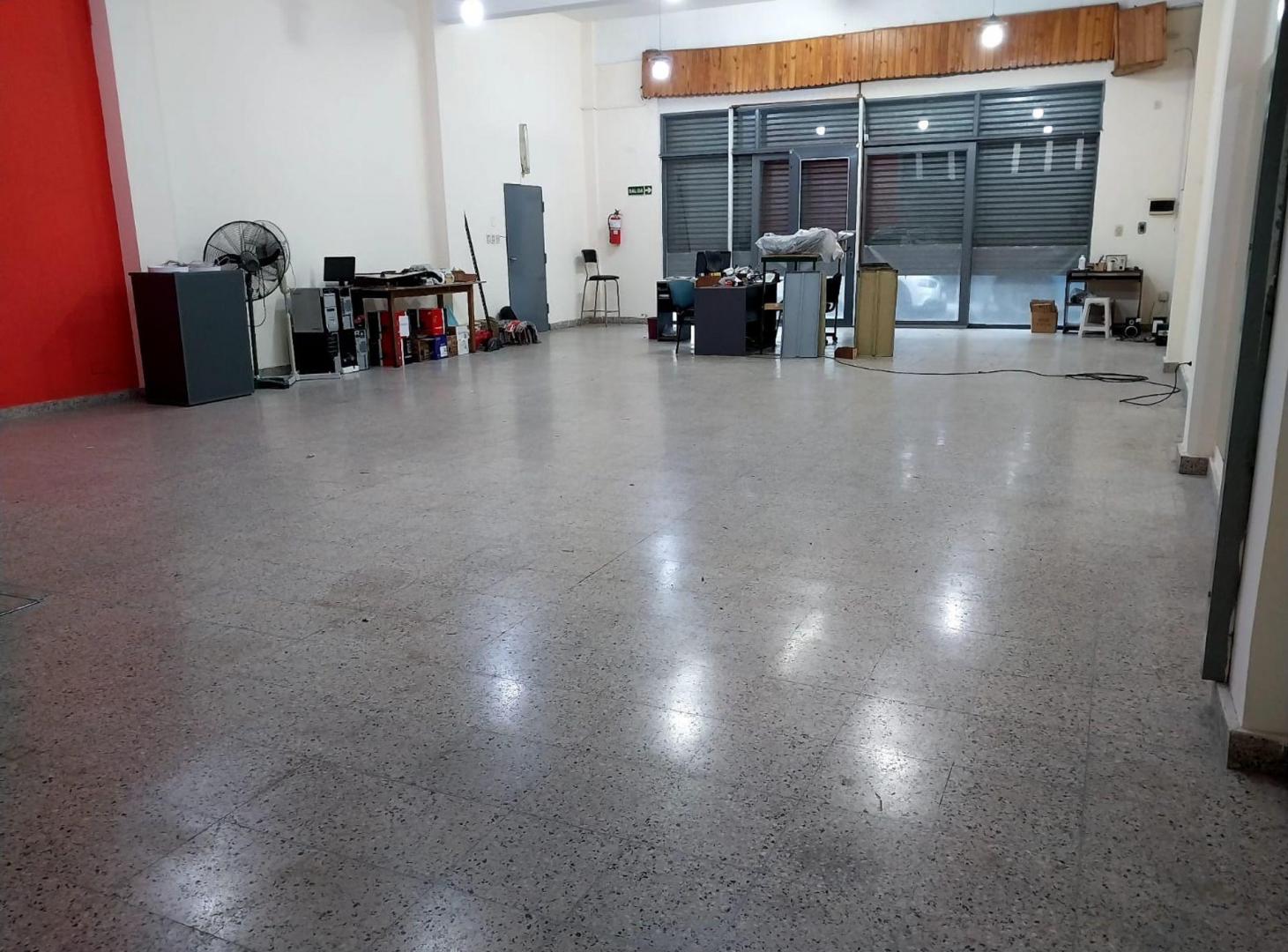 Foto de HAEDO AV DON BOSCO EXCELENTE LOCAL IMPECABLE, imagen 1