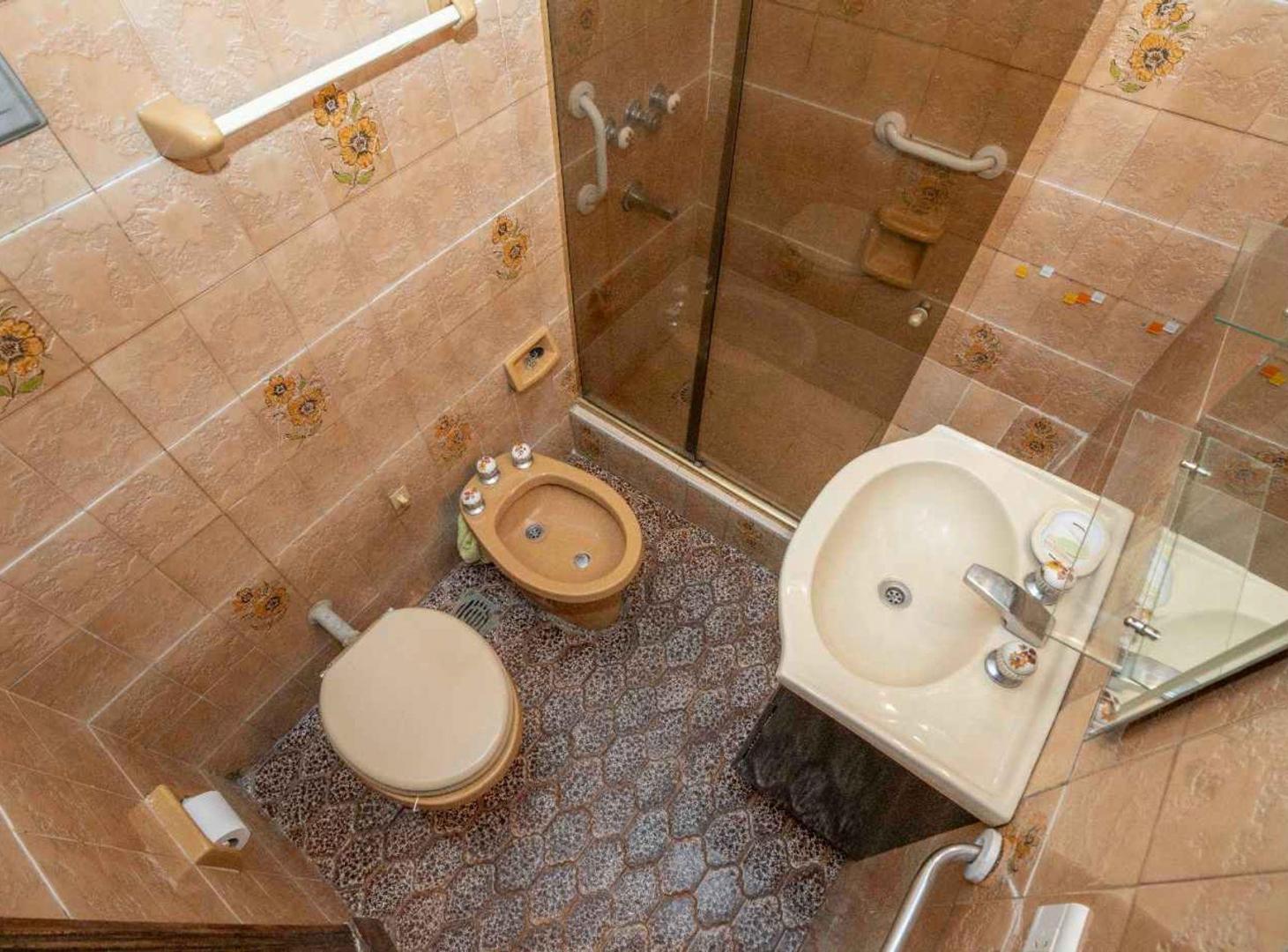 Foto de Venta Casa 5 ambientes, con Cochera Villa Luro, imagen 2