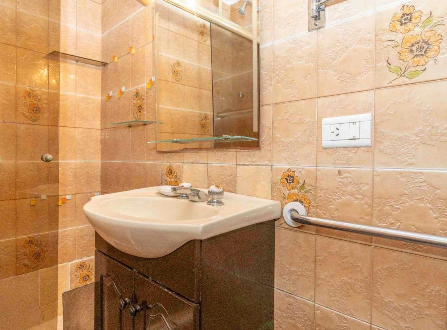 Foto de Venta Casa 5 ambientes, con Cochera Villa Luro, imagen 4