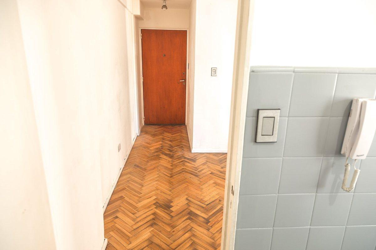 Foto de Venta departamento Flores piso alto y luminoso, imagen 2