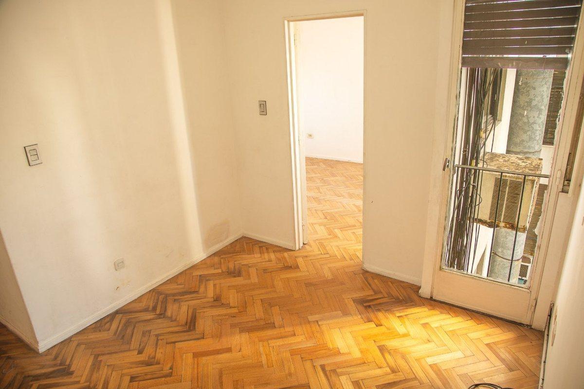 Foto de Venta departamento Flores piso alto y luminoso, imagen 5