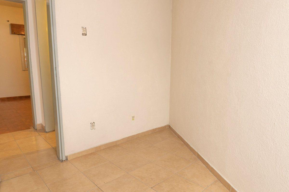 Foto de Venta PH 2 ambientes con patio y local - Morón, imagen 2