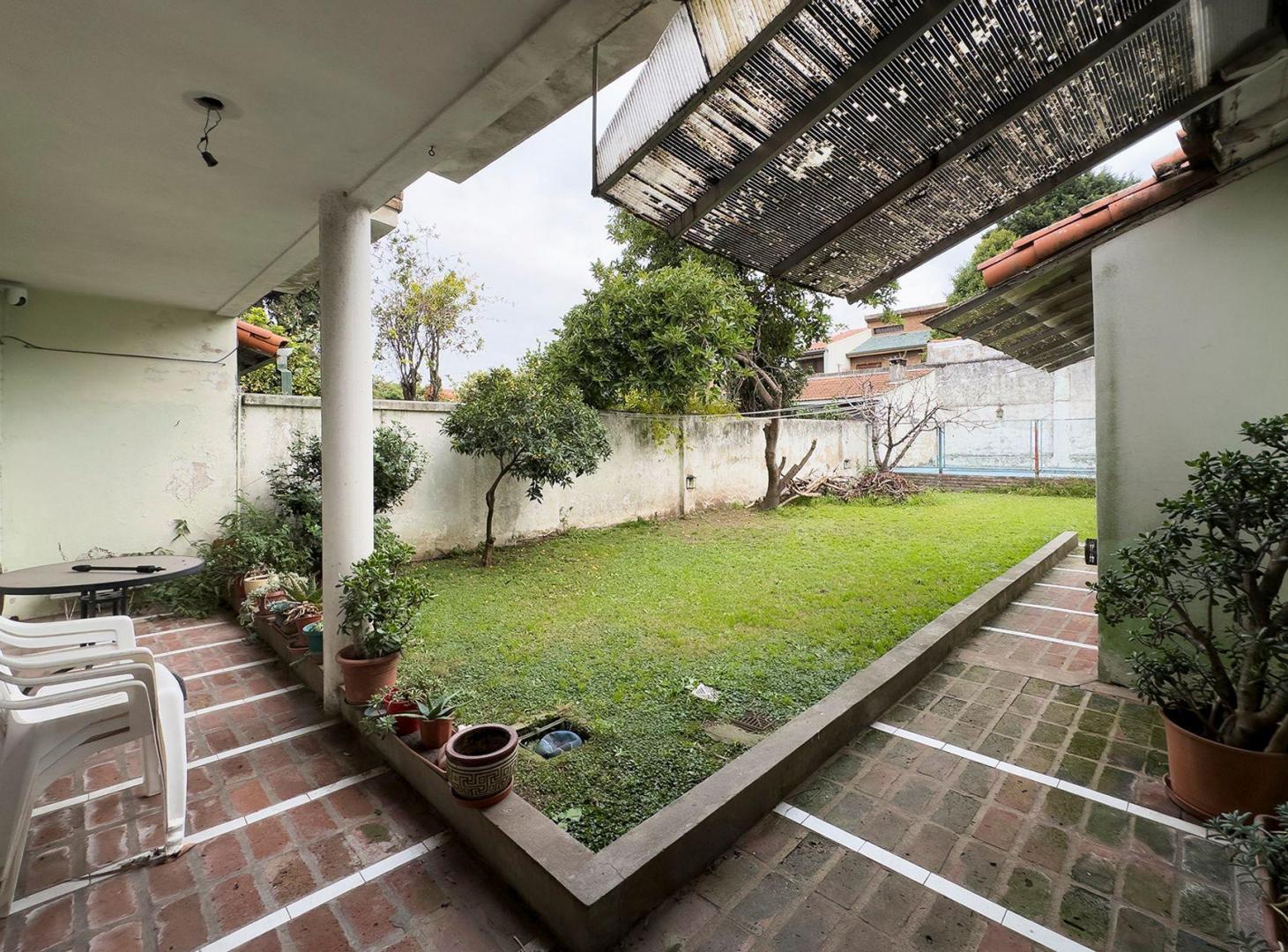 Foto de VENTA CASA 7 AMBIENTES JARDIN Y PILETA VILLA MAIPU, imagen 1