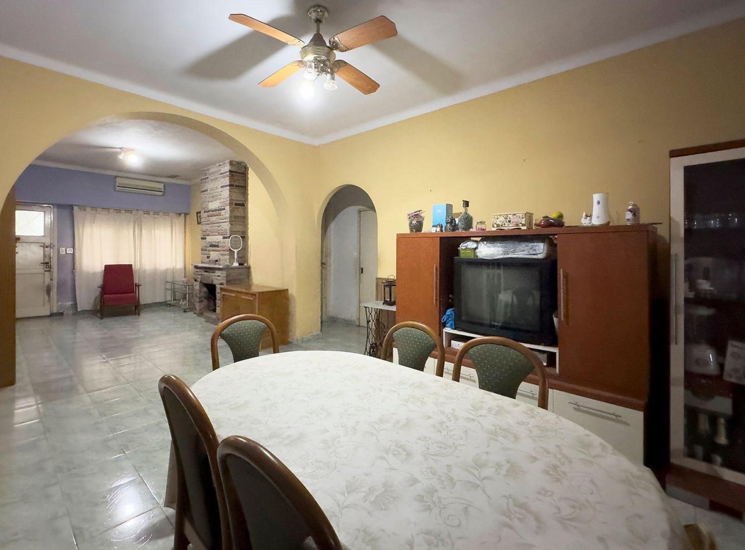 Foto de VENTA CASA 7 AMBIENTES JARDIN Y PILETA VILLA MAIPU, imagen 5