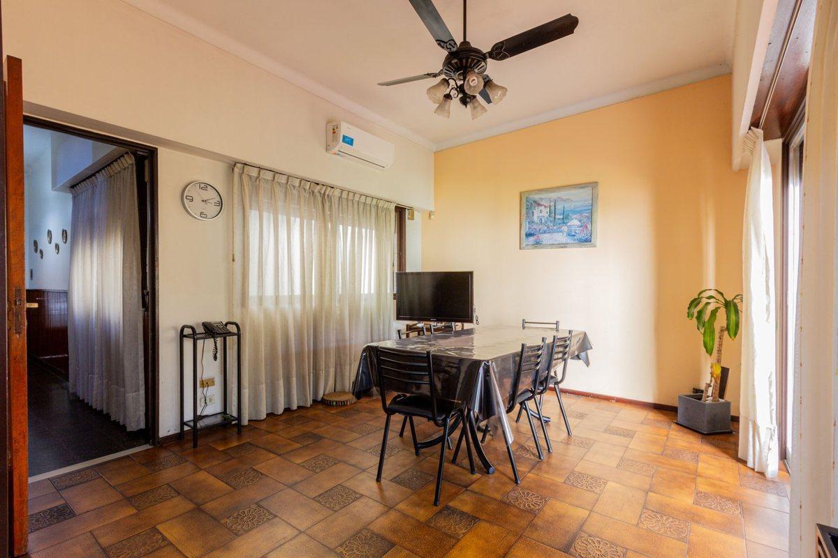 Foto de Casa familiar con Jardín, quincho. Muy luminosa!!, imagen 3