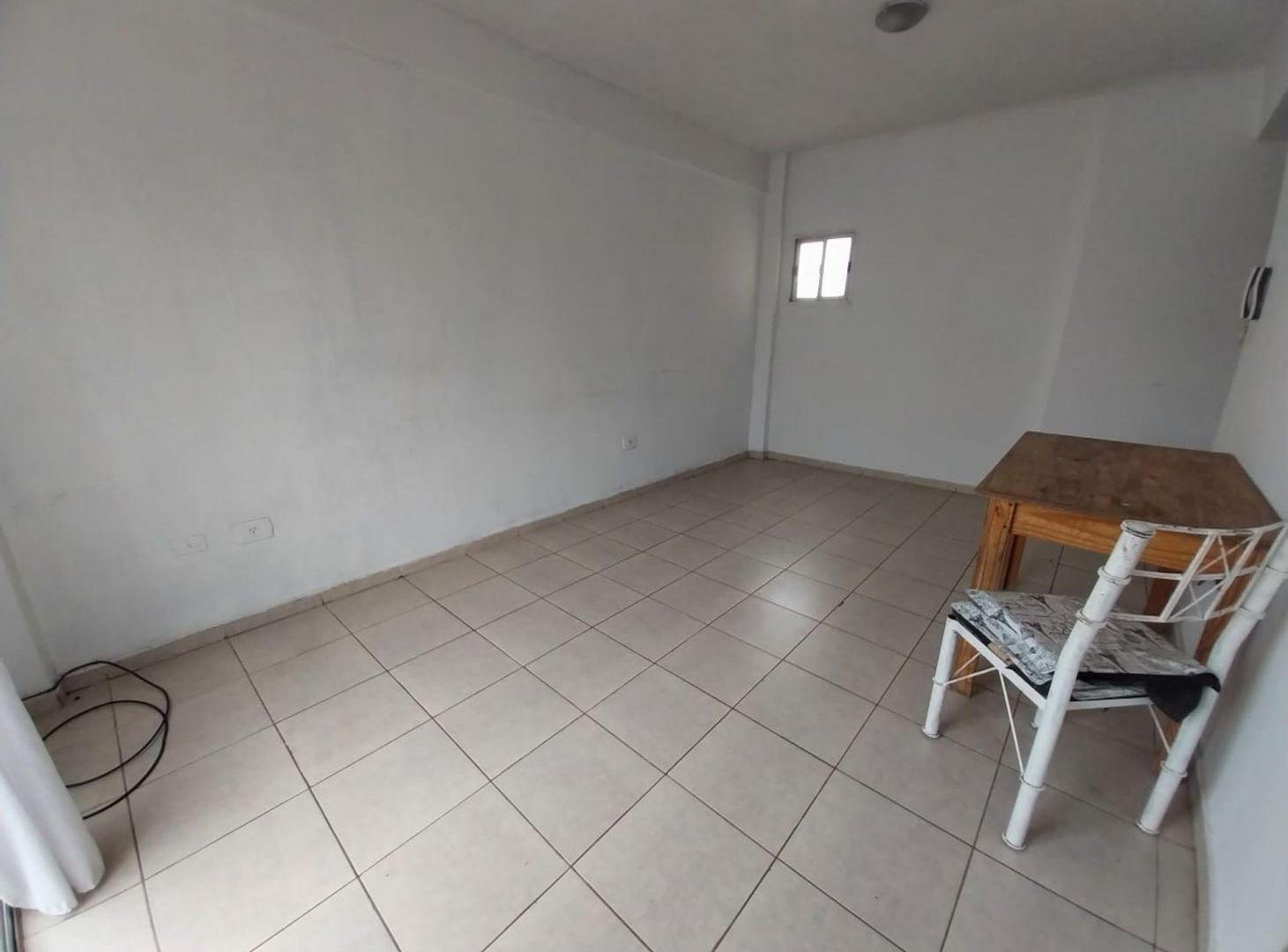 Foto de VENTA MORON 2 AMB FRENTE OPORTUNIDAD, imagen 3
