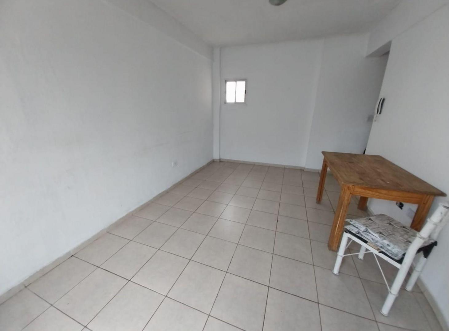 Foto de VENTA MORON 2 AMB FRENTE OPORTUNIDAD, imagen 2