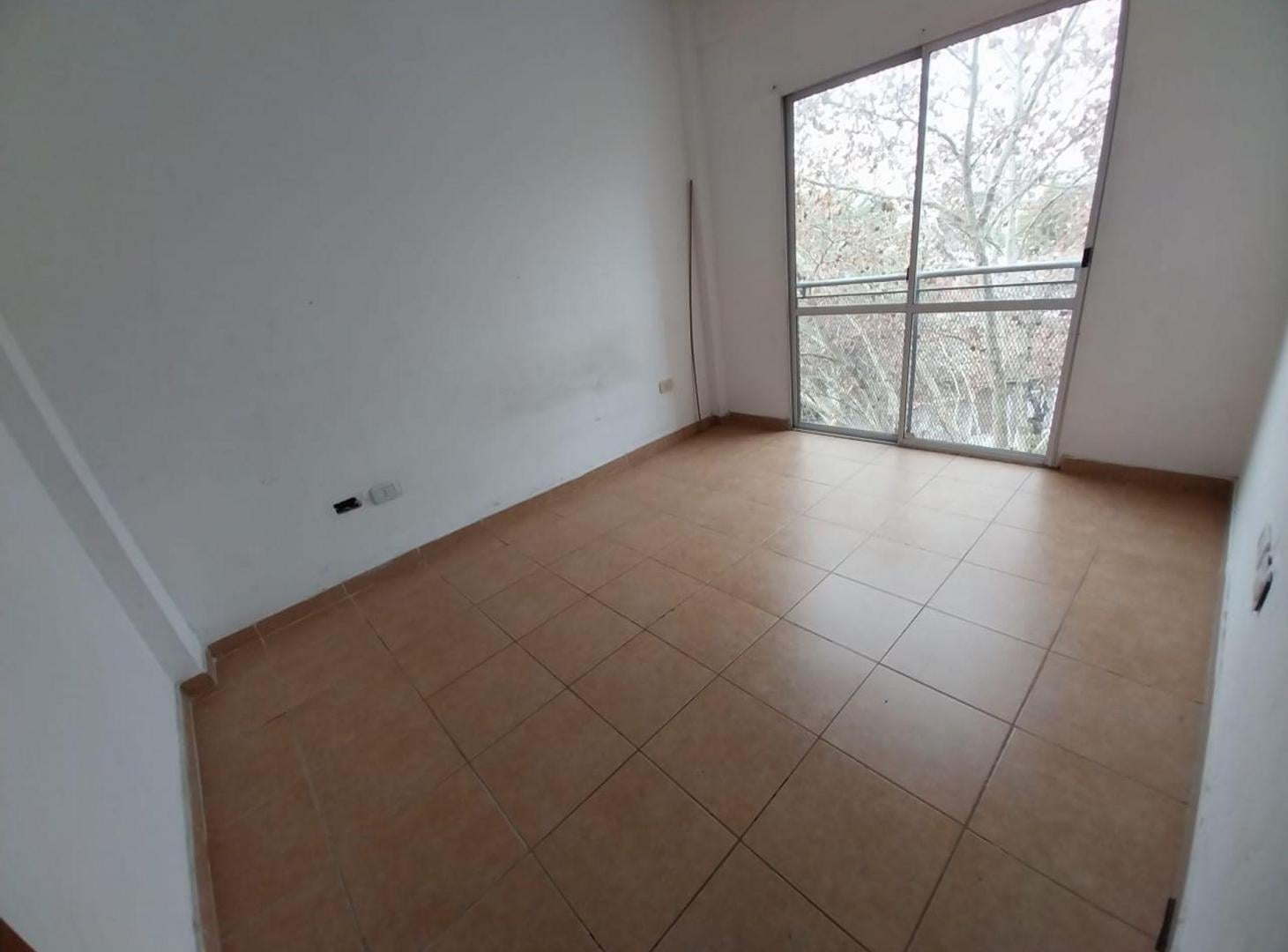 Foto de VENTA MORON 2 AMB FRENTE OPORTUNIDAD, imagen 5