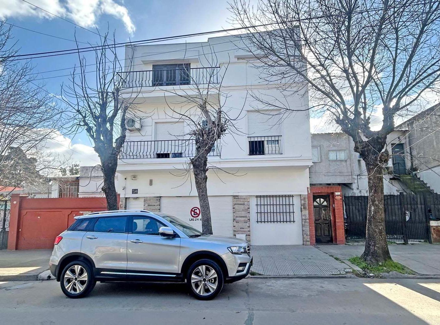 Foto de VILLA LUGANO VIVIENDA CON LOCAL O GARAG EN BLOCK, imagen 1