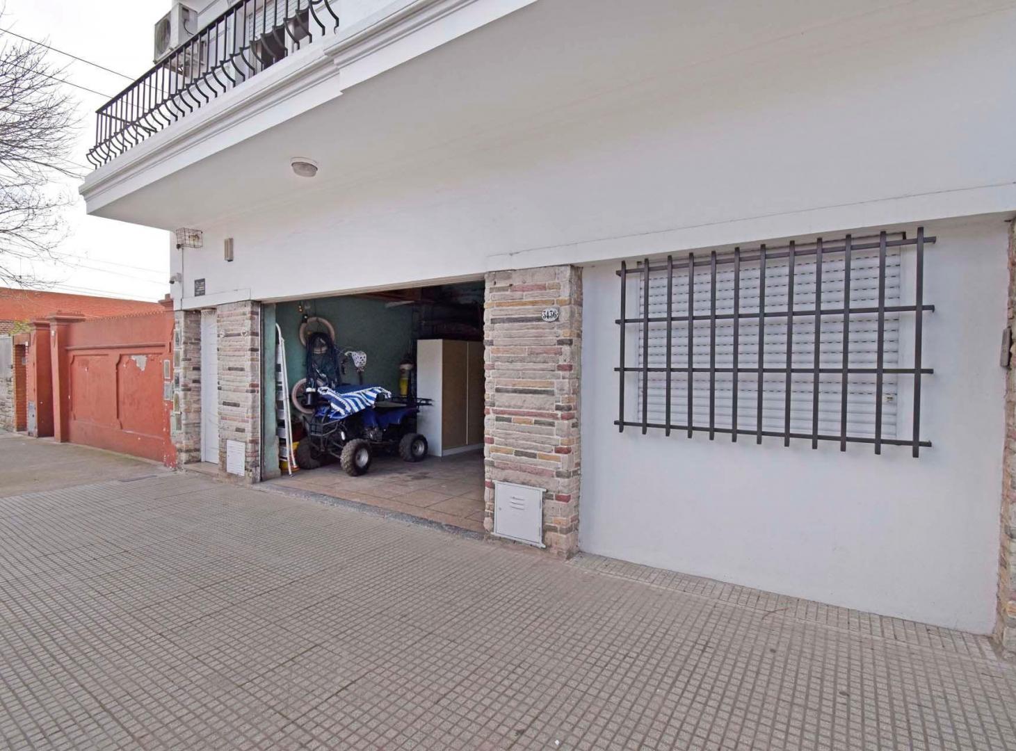 Foto de VILLA LUGANO VIVIENDA CON LOCAL O GARAG EN BLOCK, imagen 2