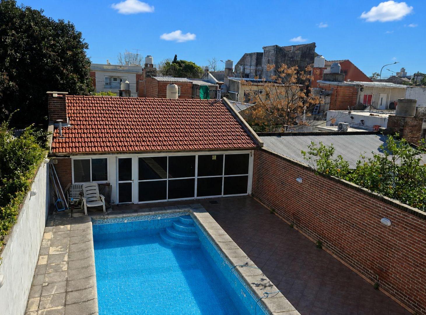 Foto de Casa 6 ambientes con pileta quincho y parrilla, imagen 2