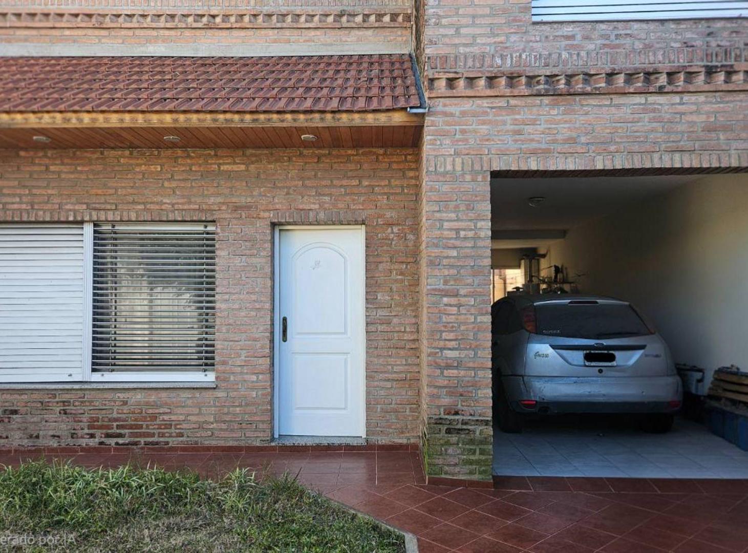 Foto de Casa 6 ambientes con pileta quincho y parrilla, imagen 4