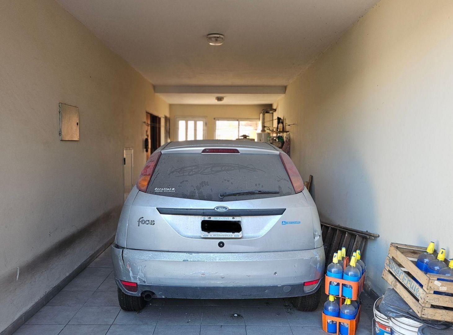 Foto de Casa 6 ambientes con pileta quincho y parrilla, imagen 3