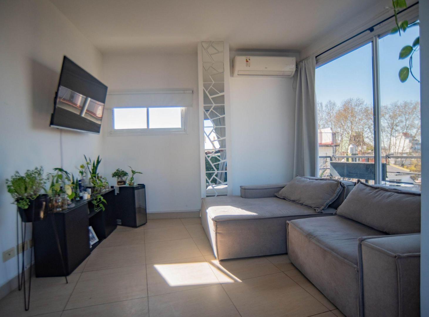 Foto de Departamento 3 ambientes Venta Monte Castro, imagen 1