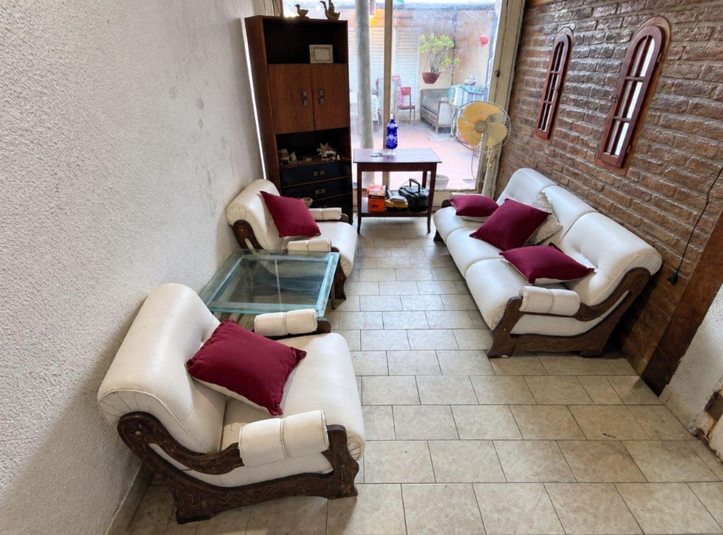 Foto de VENTA CASA MULTIFAMILIAR CON COCHERA LANUS OESTE, imagen 1
