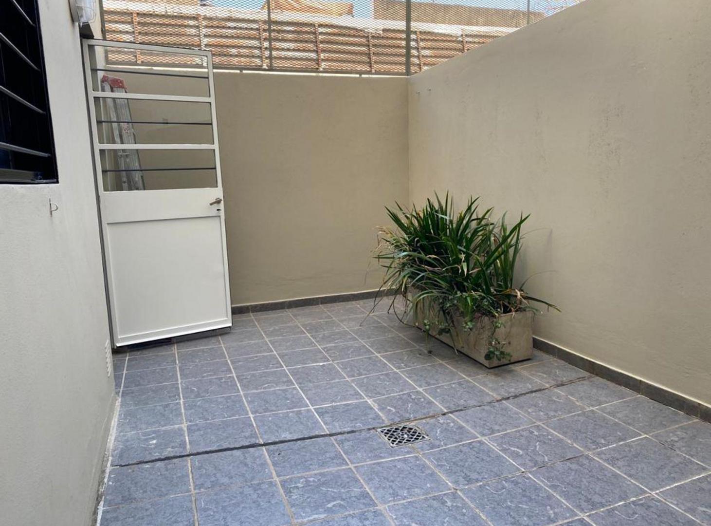 Foto de Alquiler Monoambiente dividido 44m2+Patio+Balcón, imagen 2