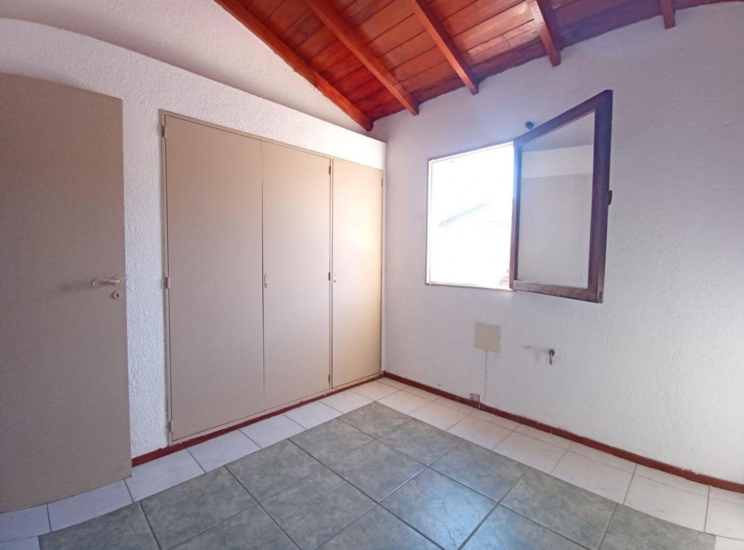Foto de VENTA DEPARTAMENTO DUPLEX 3 AMB EN WILDE COCHERA, imagen 3