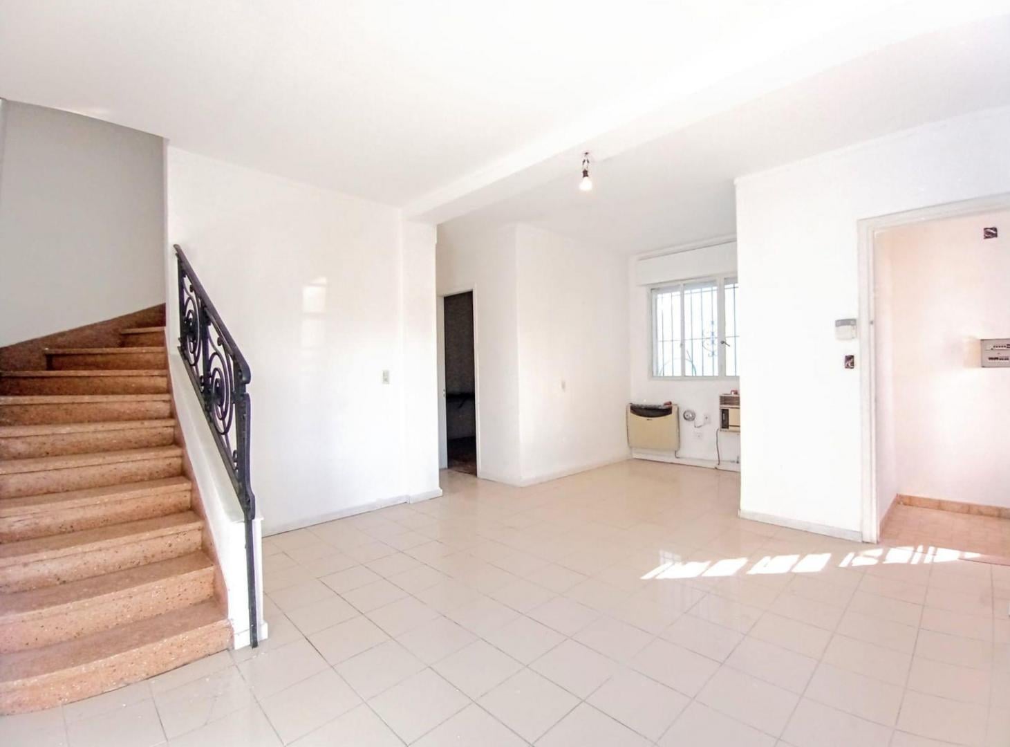 Foto de VENTA CASA 7 AMBIENTES EN LA PLATA COCHERA TERRAZA, imagen 2