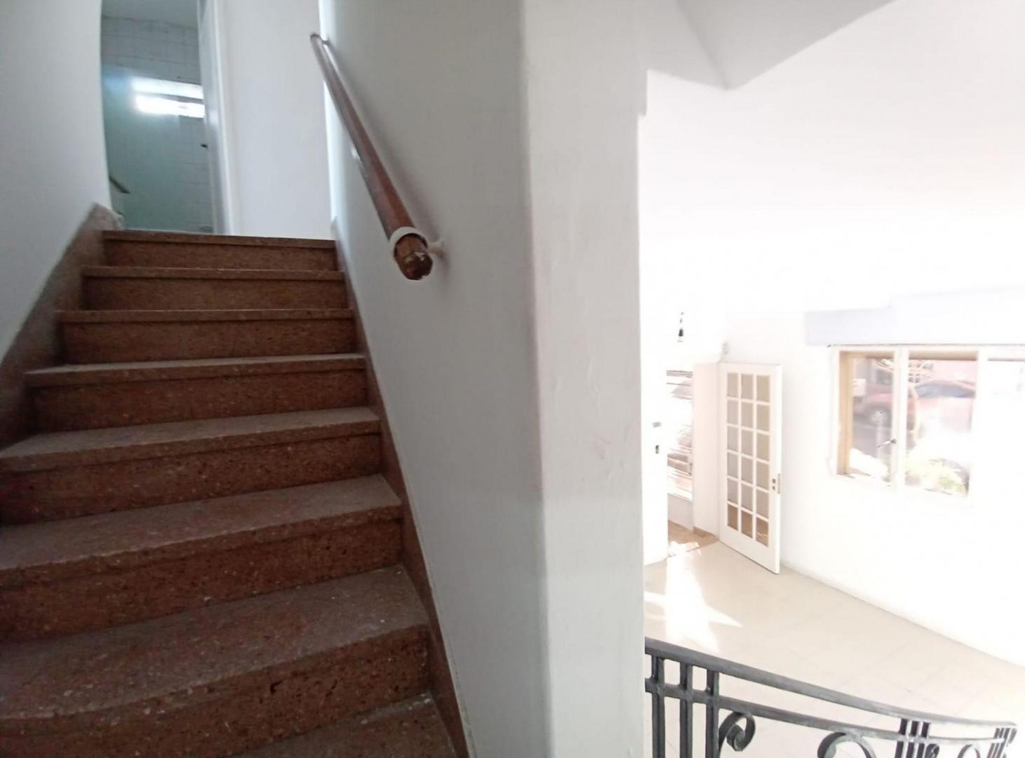 Foto de VENTA CASA 7 AMBIENTES EN LA PLATA COCHERA TERRAZA, imagen 5