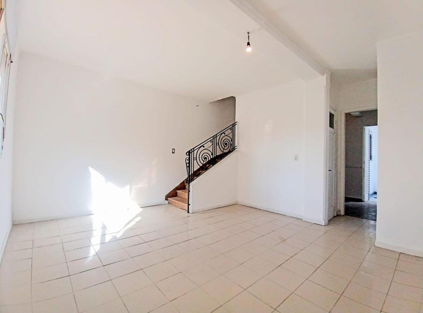 Foto de VENTA CASA 7 AMBIENTES EN LA PLATA COCHERA TERRAZA, imagen 3
