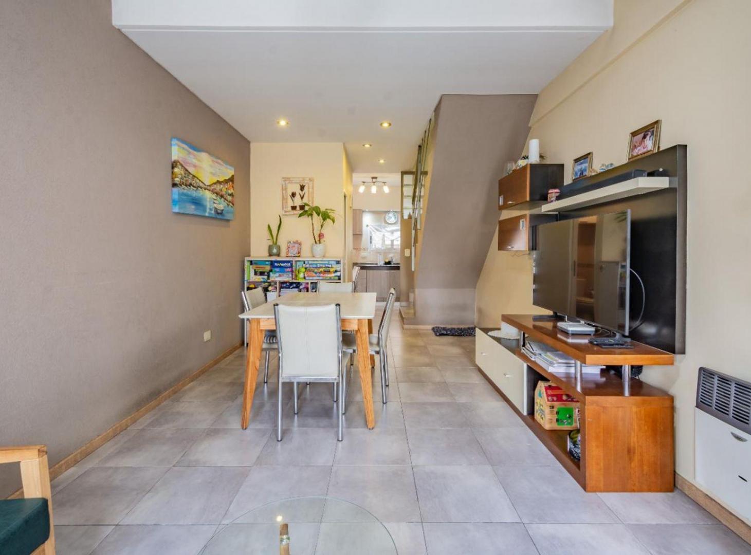 Foto de VENTA PH 3 AMBIENTES CON JARDIN Y COCHERA CASTELAR, imagen 2