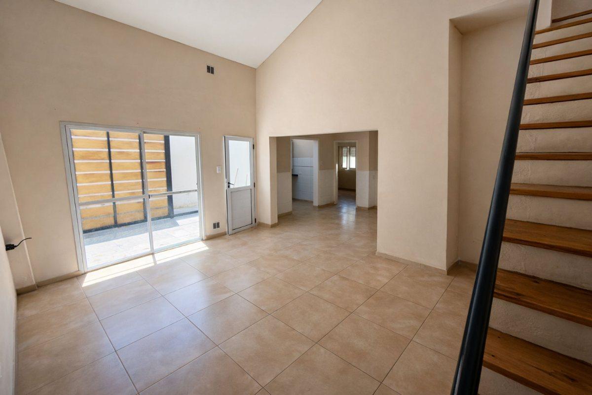 Foto de VENTA CASA 4 AMBIENTES ADROGUE + DEPARTAMENTO 4 AM, imagen 2