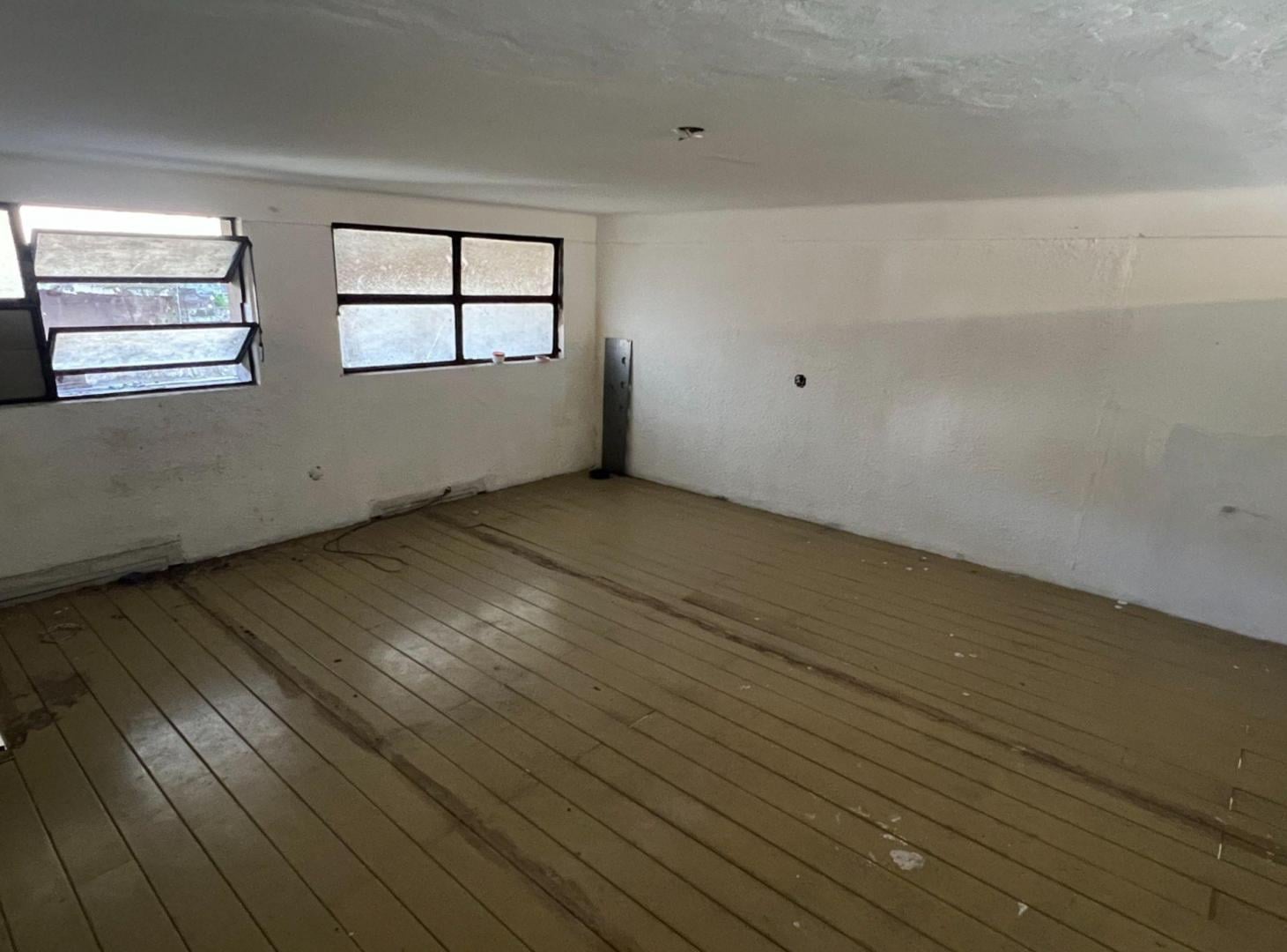 Foto de VENTA LOCAL COMERCIAL SOBRE AV SEGUROLA, imagen 3