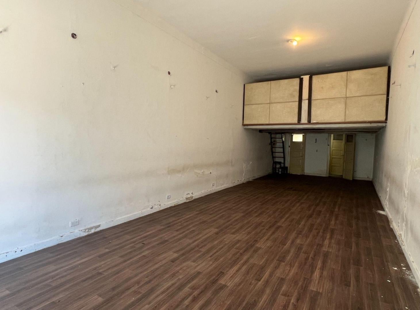 Foto de VENTA LOCAL COMERCIAL SOBRE AV SEGUROLA, imagen 1