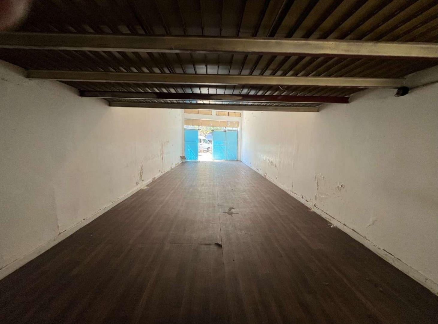 Foto de VENTA LOCAL COMERCIAL SOBRE AV SEGUROLA, imagen 4