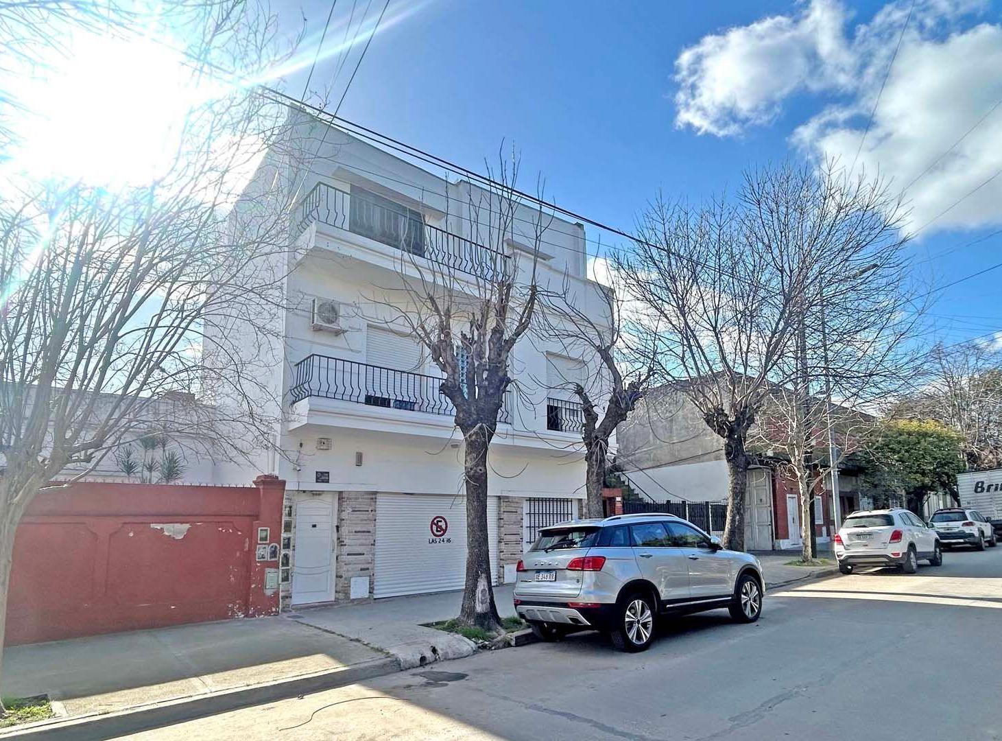 Foto de VILLA LUGANO CASA FTE CON LOCAL O GARAG EN BLOCK, imagen 4