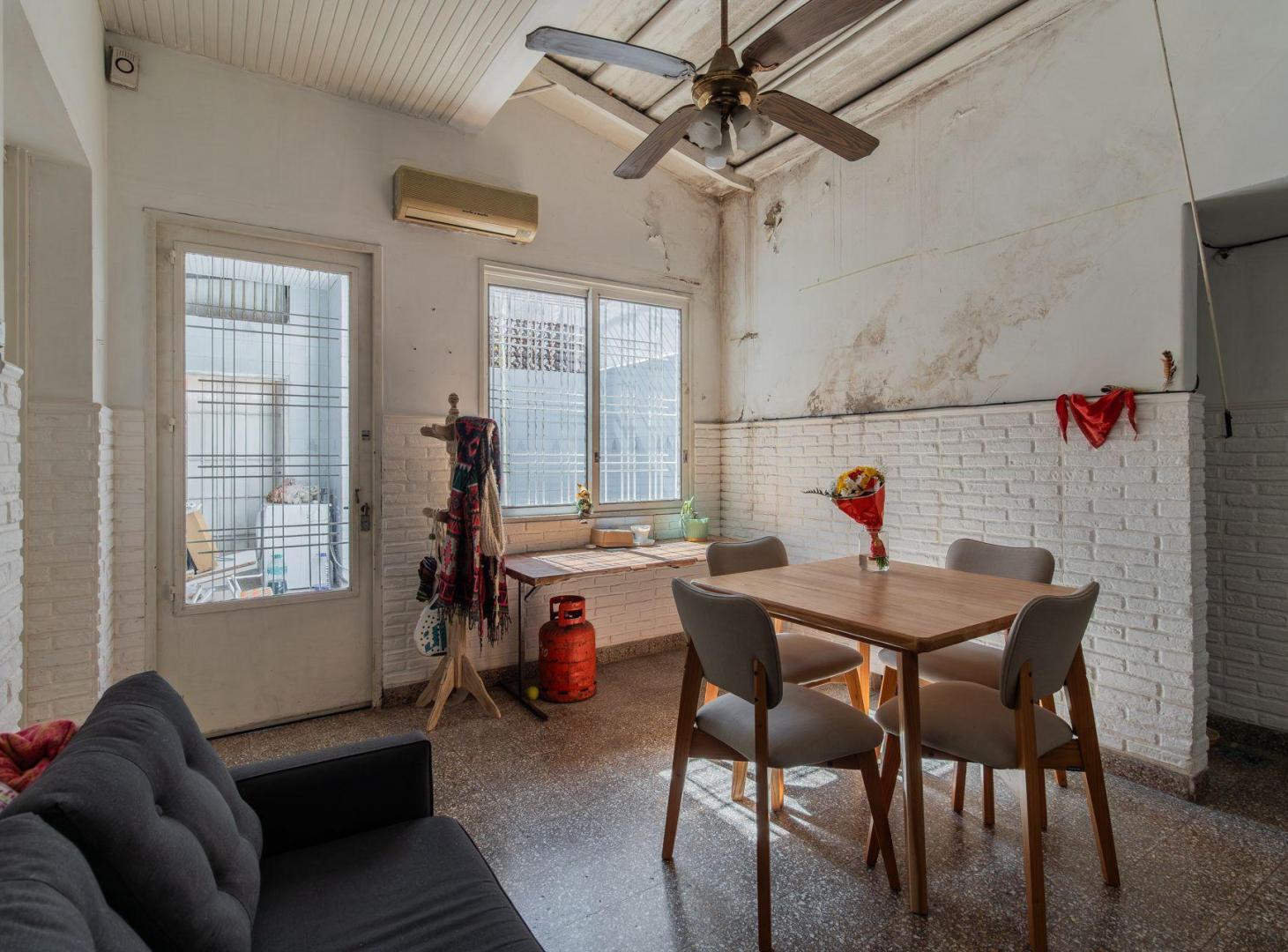 Foto de Venta casa lote propio con cochera en Montecastro, imagen 3