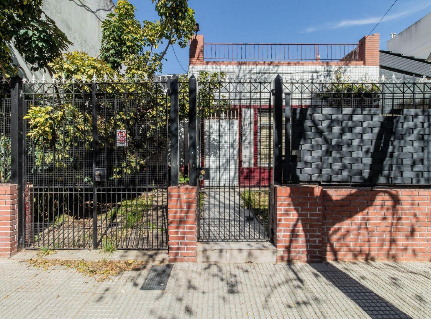 Foto de Venta casa lote propio con cochera en Montecastro, imagen 2