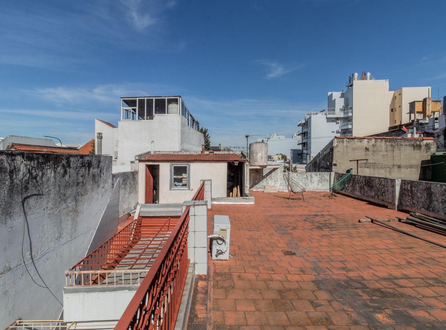 Foto de Venta casa lote propio con cochera en Montecastro, imagen 4