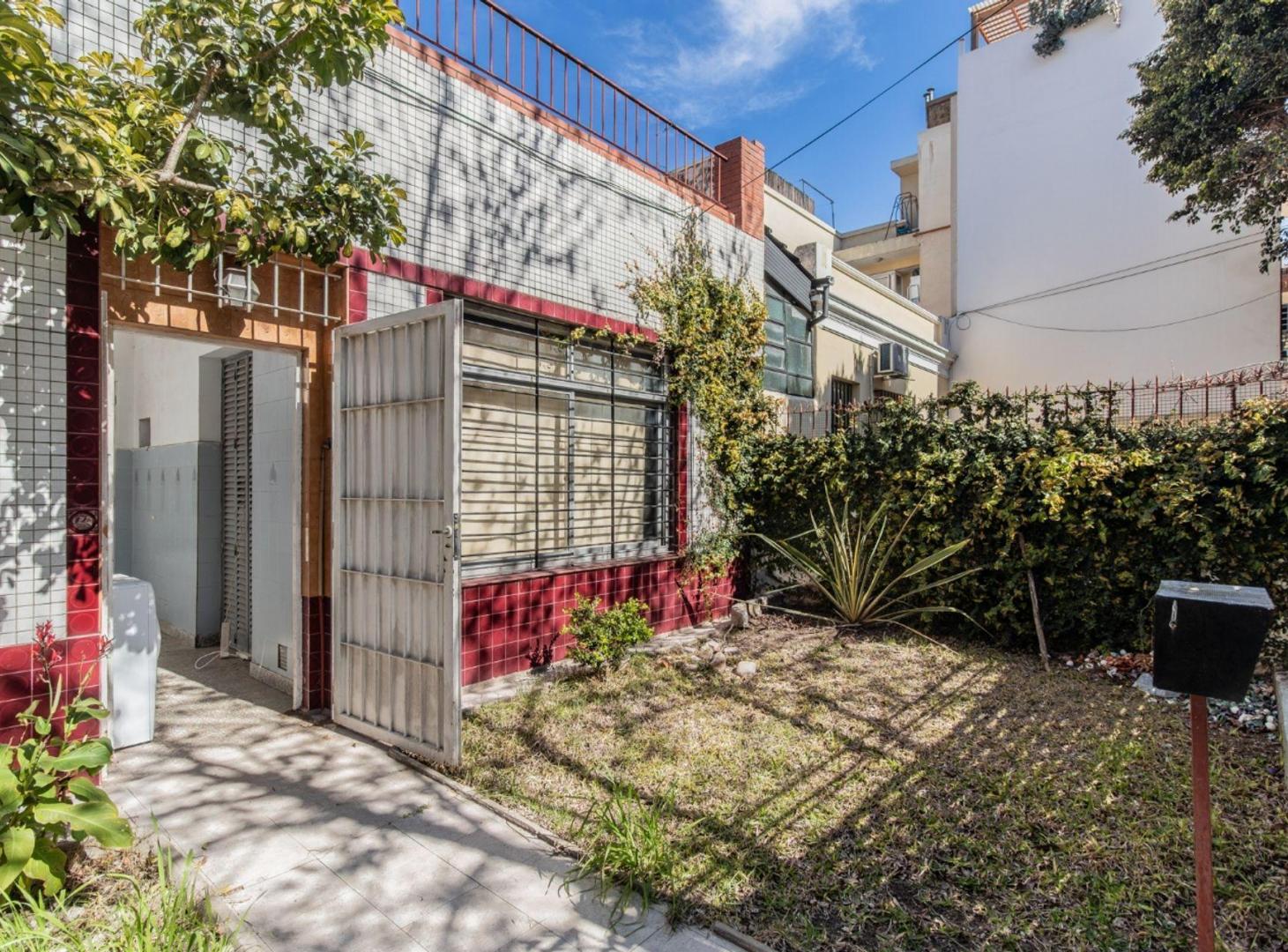 Foto de Venta casa lote propio con cochera en Montecastro, imagen 1