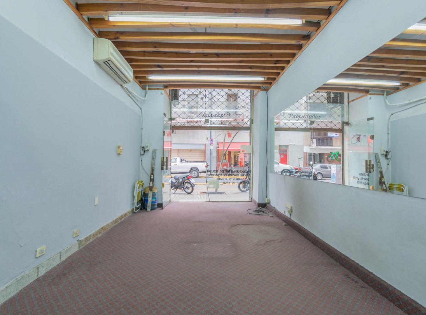 Foto de Venta Local a la calle Almagro, imagen 1