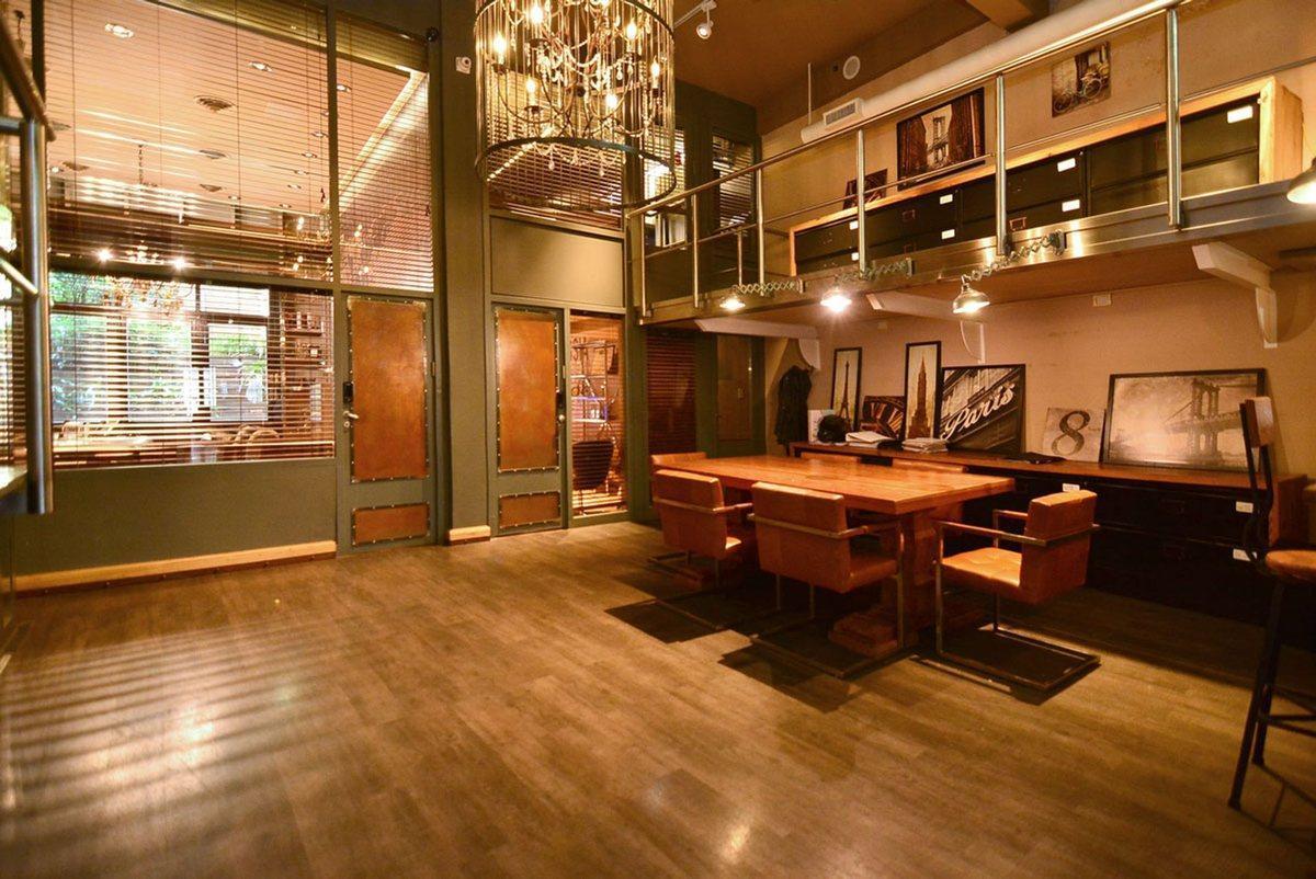 Foto de VENTA LOCAL CON DEPOSITO Y 10 COCHERAS - MONSERRAT, imagen 3