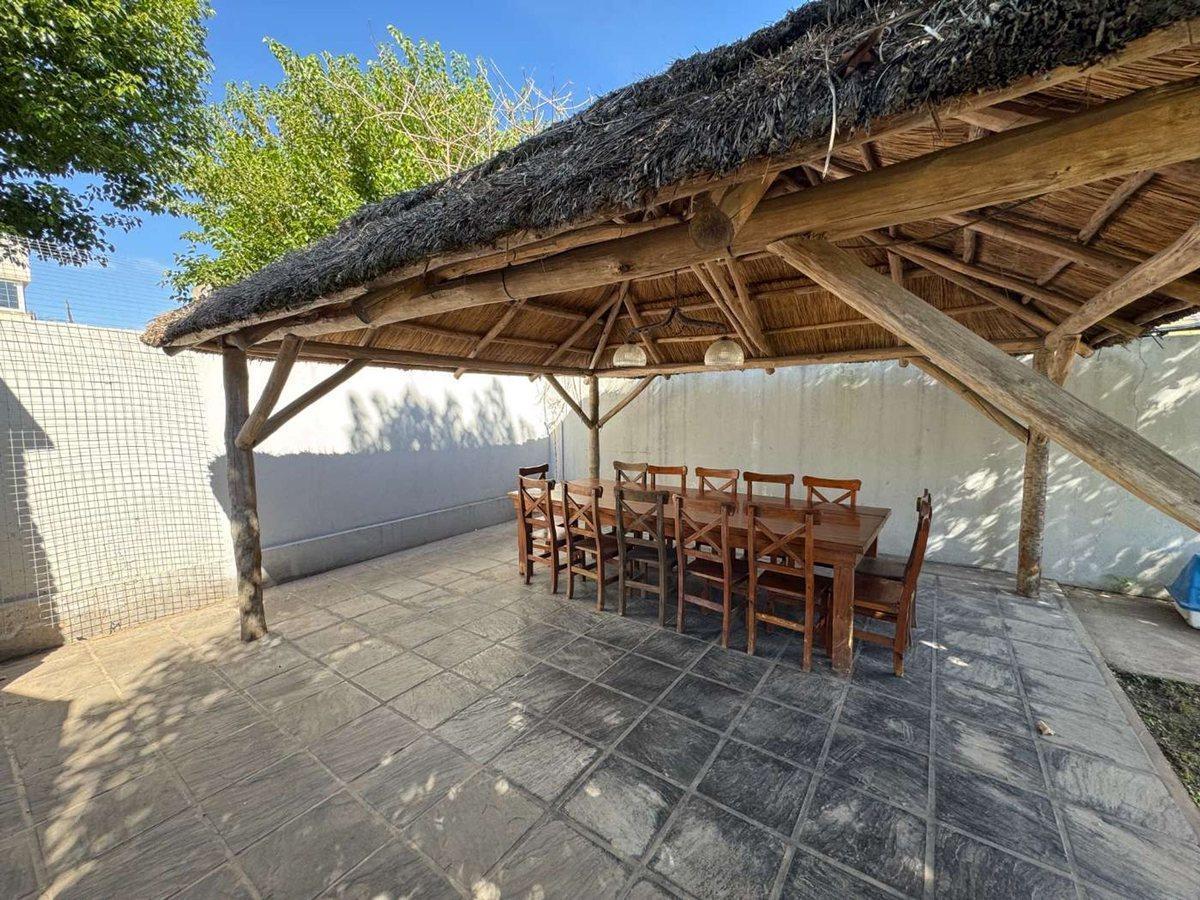 Foto de VENTA CASA CON PILETA EN VENTA - GARÍN CENTRO, imagen 2