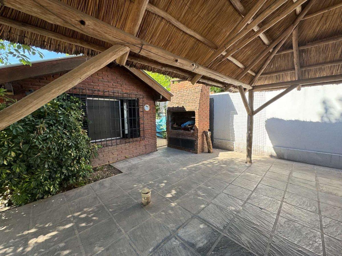 Foto de VENTA CASA CON PILETA EN VENTA - GARÍN CENTRO, imagen 4