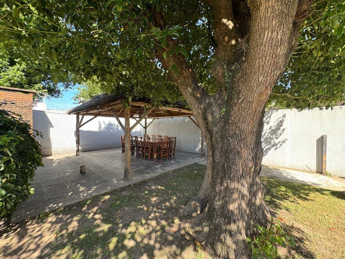 Foto de VENTA CASA CON PILETA EN VENTA - GARÍN CENTRO, imagen 3