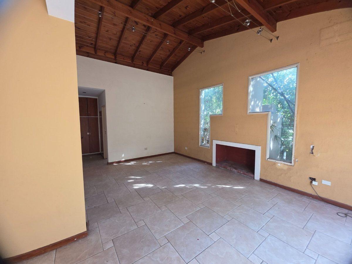 Foto de CASA DOS PLANTAS EN VENTA 6 AMBIENTES EN LA LONJA, imagen 2